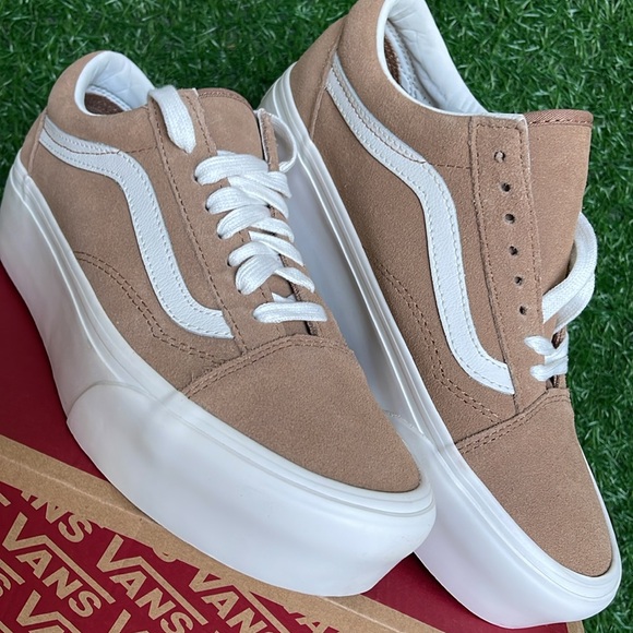 Vans WMNS Old Skool Stacked  Soft Suede Burro/True White 
VN0A7Q5MB69
Platforms - Picture 7 of 16
